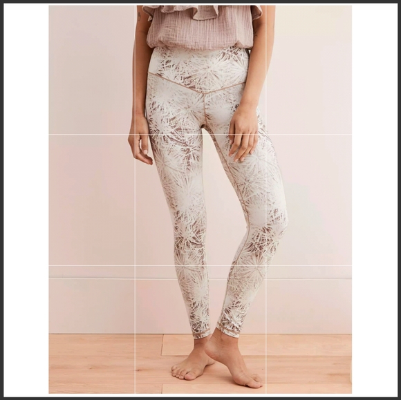 American Eagle Outfitters Pants - NWT American Eagle High Waisted 7/8 Leggings